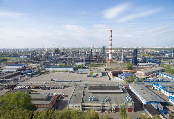 Московский нефтеперерабатывающий завод в районе Капотня