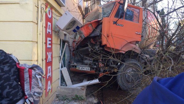 ДТП с КамАзом в Севастополе