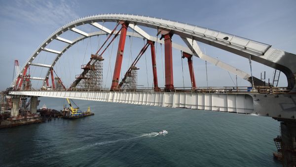 Арка моста через Керченский пролив