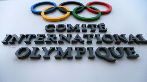 Вывеска штаб-квартиры Международного олимпийского комитета (МОК) в Лозанне