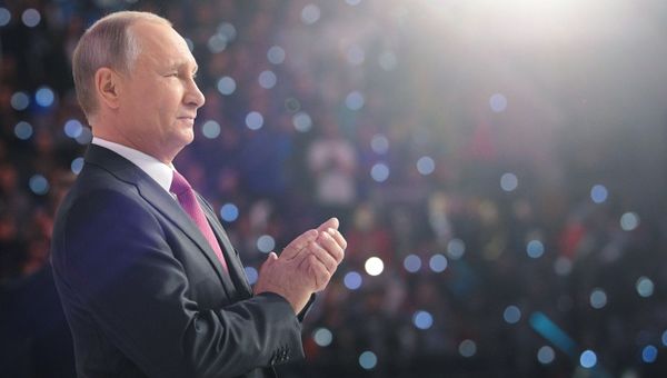 Президент РФ В. Путин принял участие в церемонии вручения премии Доброволец России - 2017