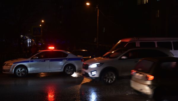 Силовики проводят спецоперацию в Симферополе Силовики проводят спецоперацию в Симферополе