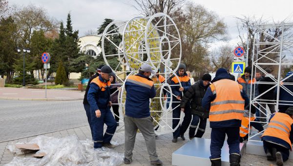 Установка световой композиции на ул. Дувановская в Евпатории