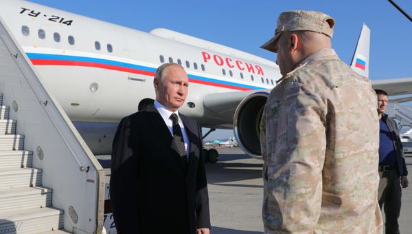 Президент РФ В. Путин посетил авиабазу Хмеймим в Сирии