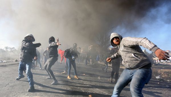 Участники протестов на территории Рамаллы в Палестине. Архивное фото
