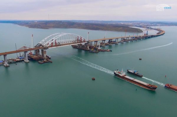 Завершено сооружение пролетов Крымского моста под автодорогу Завершено сооружение пролетов Крымского моста под автодорогу