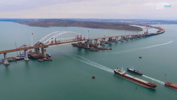 Завершено сооружение пролетов Крымского моста под автодорогу Завершено сооружение пролетов Крымского моста под автодорогу
