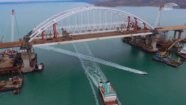 Завершено сооружение пролетов Крымского моста под автодорогу