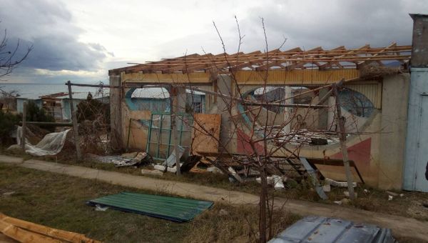 Снос пансионата-самостроя Голубая лагуна в Судаке Снос пансионата-самостроя Голубая лагуна в Судаке