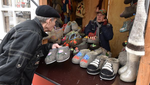 Предновогодняя ярмарка в центре Симферополя