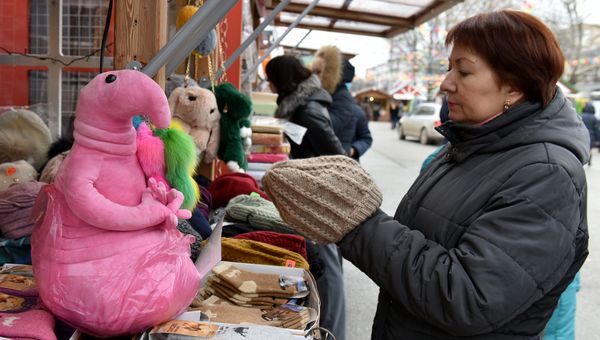 Предновогодняя ярмарка в центре Симферополя
