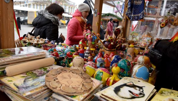 Предновогодняя ярмарка в центре Симферополя