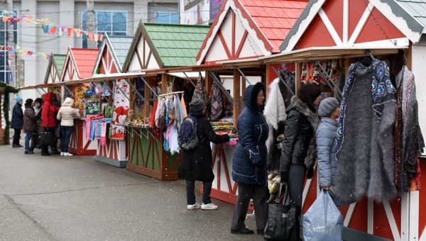 Предновогодняя ярмарка в центре Симферополя