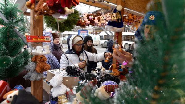 Предновогодняя ярмарка в центре Симферополя Предновогодняя ярмарка в центре Симферополя