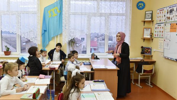 Урок крымско-татарского языка школе №42 им. Эшрефа Шемьи-заде в микрорайоне Каменка (Симферополь)