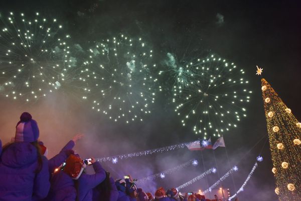 Праздничный салют по случаю встречи Нового 2018 года в МДЦ Артек