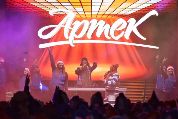Новогодняя дискотека на Дворцовой площади МДЦ Артек