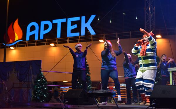 Новогодняя дискотека на Дворцовой площади МДЦ Артек