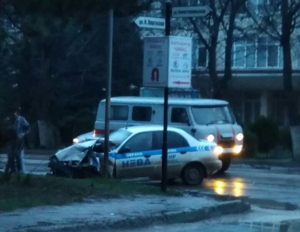 ДТП на пересечении улиц Севастопольская и Крымских партизан в Симферополе. 1 января 2017 ДТП на пересечении улиц Севастопольская и Крымских партизан в Симферополе. 1 января 2017