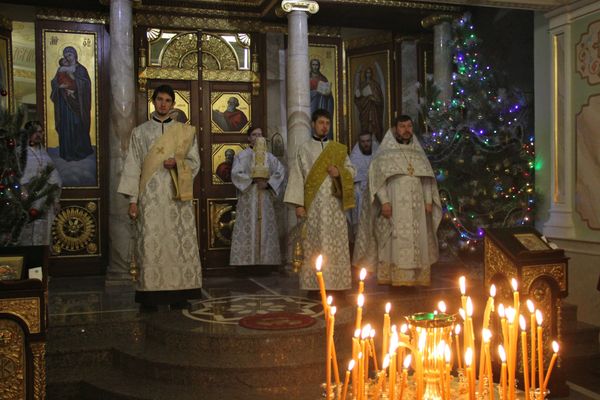 Божественная литургия в честь Рождества Христова в Александро-Невском кафедральном соборе в Симферополе