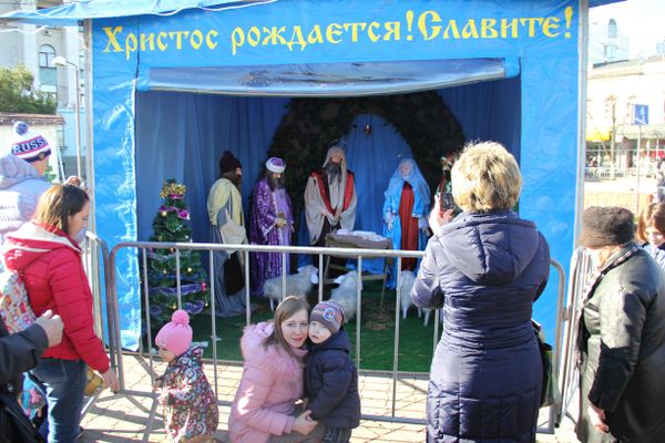 Рождественский вертеп на площади имени Ленина в Симферополе Рождественский вертеп на площади имени Ленина в Симферополе
