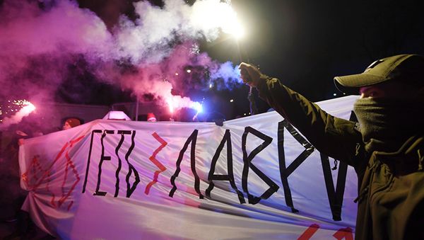 Протестующие возле Киево-Печерской лавры в Киеве