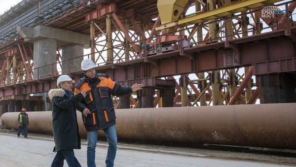Председатель совета директоров компании Стройгазмонтаж Аркадий Ротенберг на строительстве Крымского моста Председатель совета директоров компании Стройгазмонтаж Аркадий Ротенберг на строительстве Крымского моста