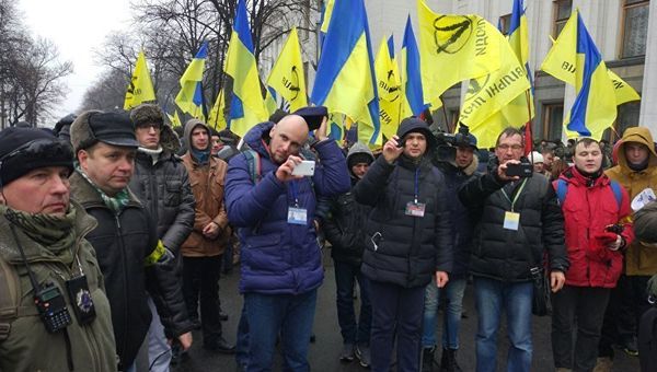 Митинг у здания Верховной Рады Украины