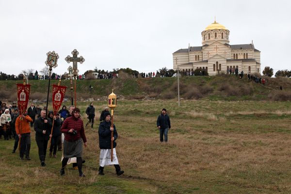 В Севастополе на Херсонеса Таврического состоялся крестный ход и освящение воды в честь Крещения Господня