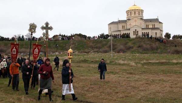В Севастополе на Херсонеса Таврического состоялся крестный ход и освящение воды в честь Крещения Господня