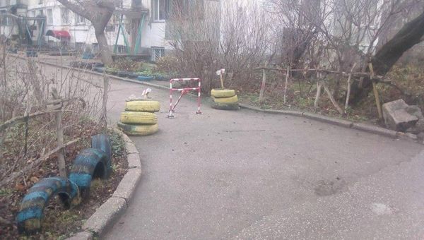 Самовольное ограждение придомовой территории в Евпатории