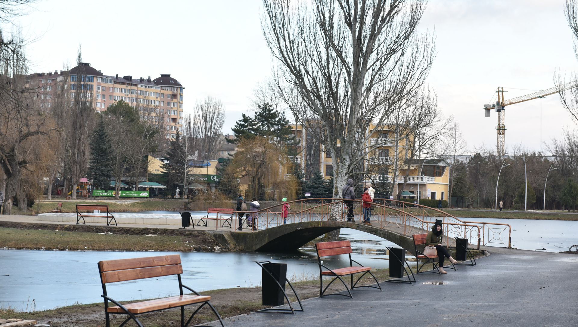 Реконструкция в парке имени Гагарина в Симферополе Реконструкция в парке имени Гагарина в Симферополе - РИА Новости, 1920, 23.11.2020