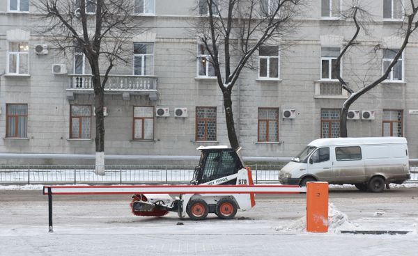Уборка снега в центре Симферополя Уборка снега в центре Симферополя