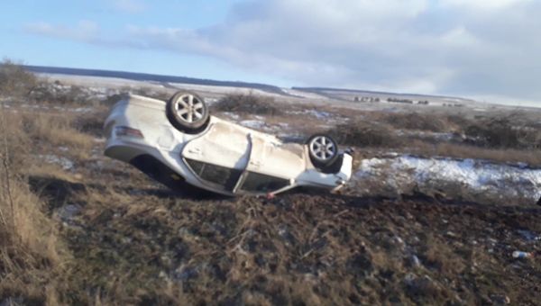 Иномарка перевернулась в кювет на трассе Симферополь-Бахчисарай