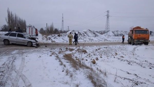 ДТП с участием бензовоза КамАЗ и легкового автомобиля ВАЗ-2114 в Нижнегорском районе
