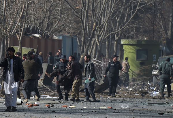 На месте взрыва в Кабуле, Афганистан
