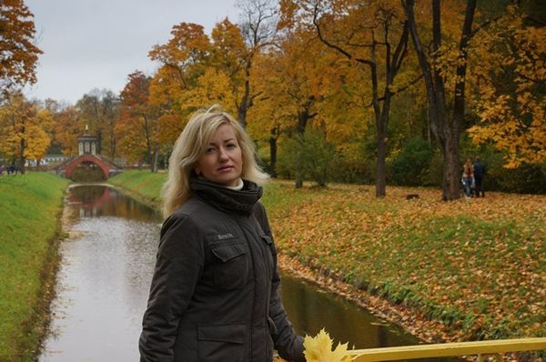 Ирина Косых живет в доме больше 30 лет. Последние 6 лет она вынуждена воевать с проблемным соседом