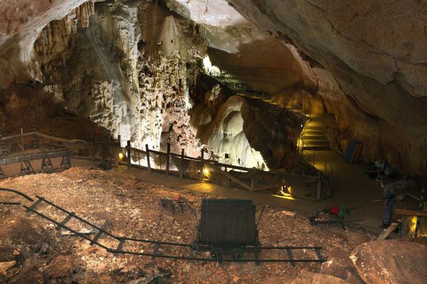 Съемки фильма в пещере Эмине-Баир-Хосар в Крыму Съемки фильма в пещере Эмине-Баир-Хосар в Крыму