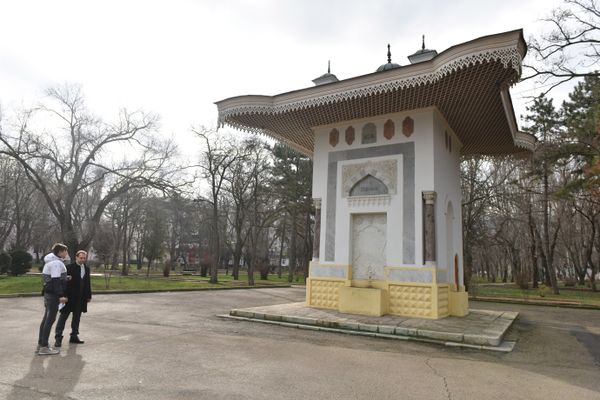 Глава Феодосии Сергей Фомич прогулялся с корреспондентом РИА Новости Крым по городу