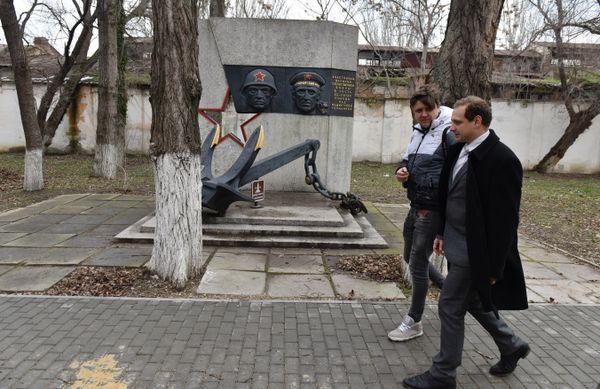 Глава Феодосии Сергей Фомич прошелся с корреспондентом РИА Новости Крым по городу
