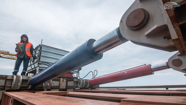 Строители приступили к устройству железнодорожных пролетов Крымского моста Строители приступили к устройству железнодорожных пролетов Крымского моста