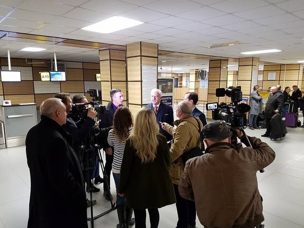 Делегация немецких депутатов в аэропорту Симферополя