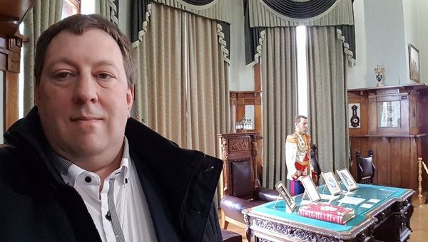 Селфи немецкого депутата Гуннара Линдеманна (Gunnar Lindemann) в Ливадийском дворце