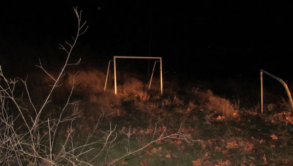 Старые футбольные ворота в Севастополе, под которыми погиб ребенок