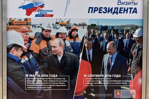  Выставка Крымский мост – Стройка века на площади Ленина в Симферополе 
