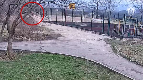 Камера видеонаблюдения зафиксировала момент падения футбольных ворот на ребенка