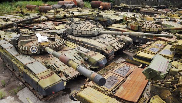 Полигон законсервированной военной техники на Львовском бронетанковом заводе