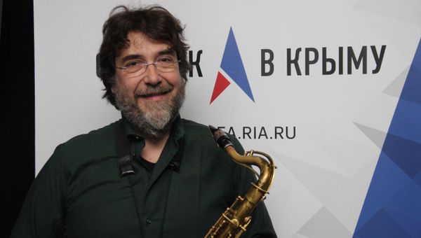 Итальянский саксофонист Эмануэль Чизи
