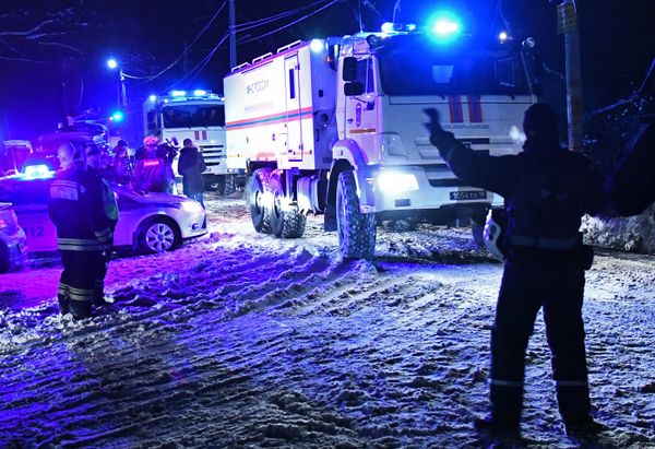 Автомобили МЧС России в Раменском районе Московской области, где самолет Ан-148 Саратовских авиалиний рейса 703 Москва-Орск потерпел крушение 11 февраля 2018 года Автомобили МЧС России в Раменском районе Московской области, где самолет Ан-148 Саратовских авиалиний рейса 703 Москва-Орск потерпел крушение 11 февраля 2018 года