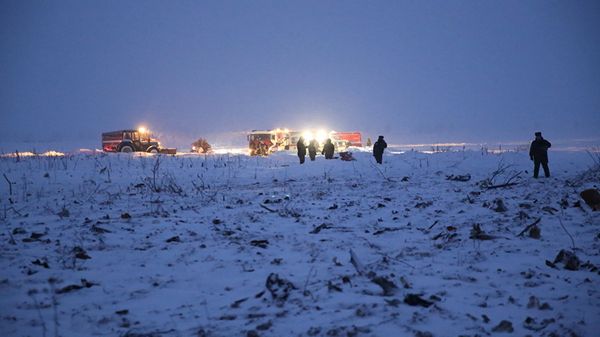 Спасатели работают на месте крушения самолета Ан-148 в Подмосковье. 11 февраля 2018 Спасатели работают на месте крушения самолета Ан-148 в Подмосковье. 11 февраля 2018
